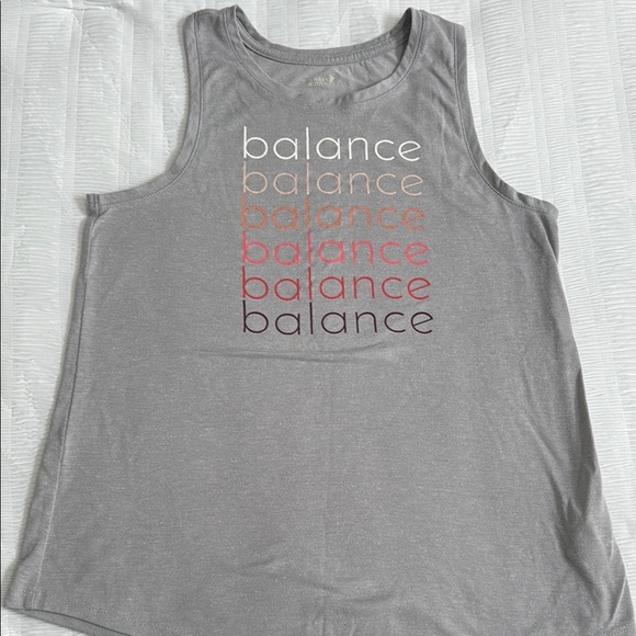 ❤️Old Navy Gray Sleeveless Tank Top with Relaxed Fit and Minimalist Design - Picture 1 of 3